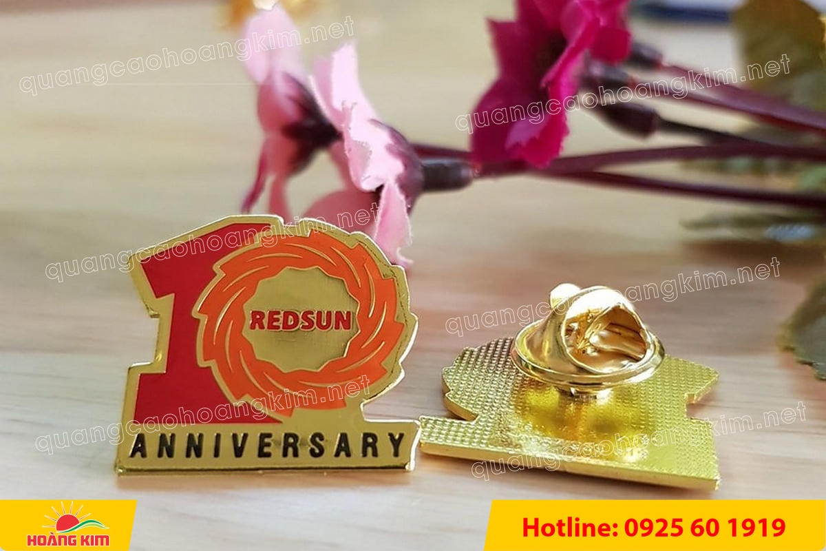 huy hieu duc ma vang an mon logo 49 1 - HUY HIỆU Đ&Uacute;C MẠ V&Agrave;NG ĂN M&Ograve;N ĐỔ M&Agrave;U &ndash; SẮC N&Eacute;T TỪNG CHI TIẾT LOGO