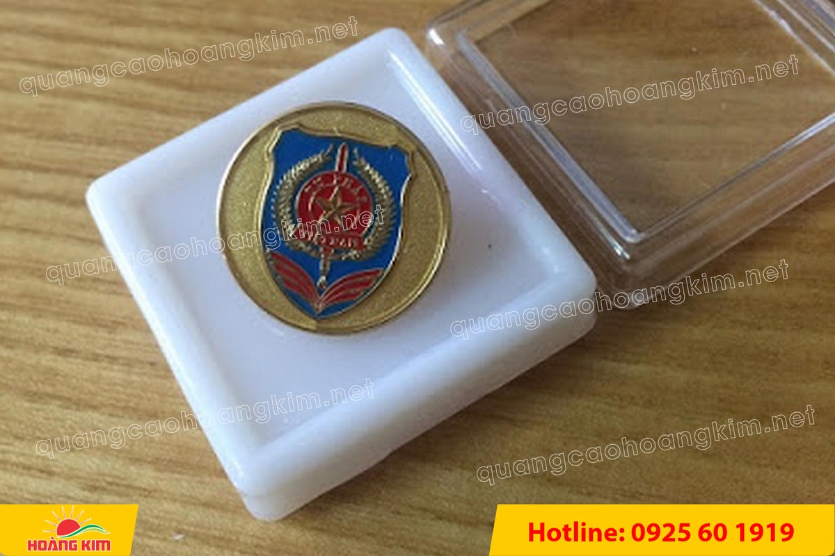 huy hieu duc ma vang dap noi 3d cao cap theo logo 115 - HUY HIỆU Đ&Uacute;C MẠ V&Agrave;NG DẬP NỔI 3D CAO CẤP THEO LOGO