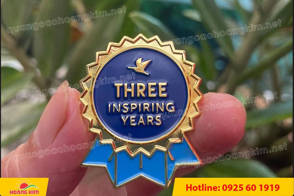 huy hieu duc ma vang dap noi 3d cao cap theo logo 140 - HUY HIỆU Đ&Uacute;C MẠ V&Agrave;NG DẬP NỔI 3D CAO CẤP THEO LOGO