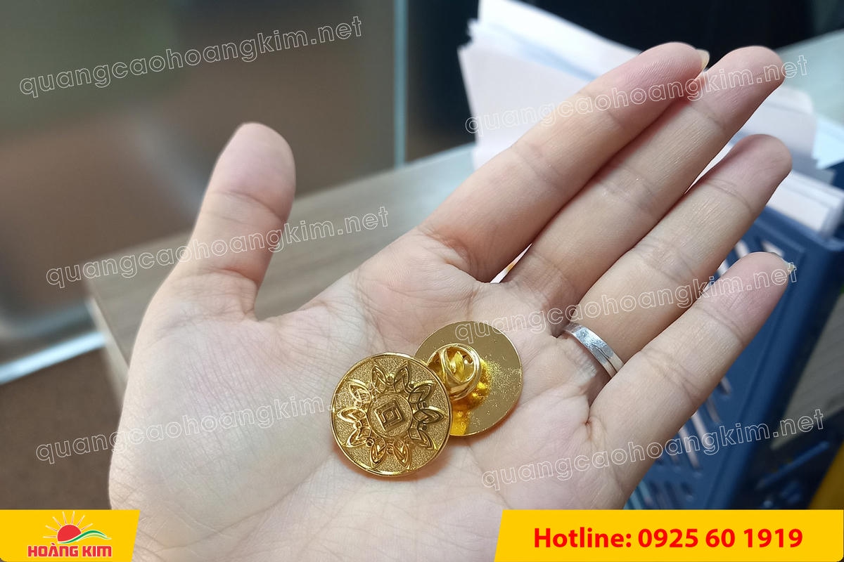 huy hieu duc ma vang dap noi 3d cao cap theo logo 160 - HUY HIỆU Đ&Uacute;C MẠ V&Agrave;NG DẬP NỔI 3D CAO CẤP THEO LOGO