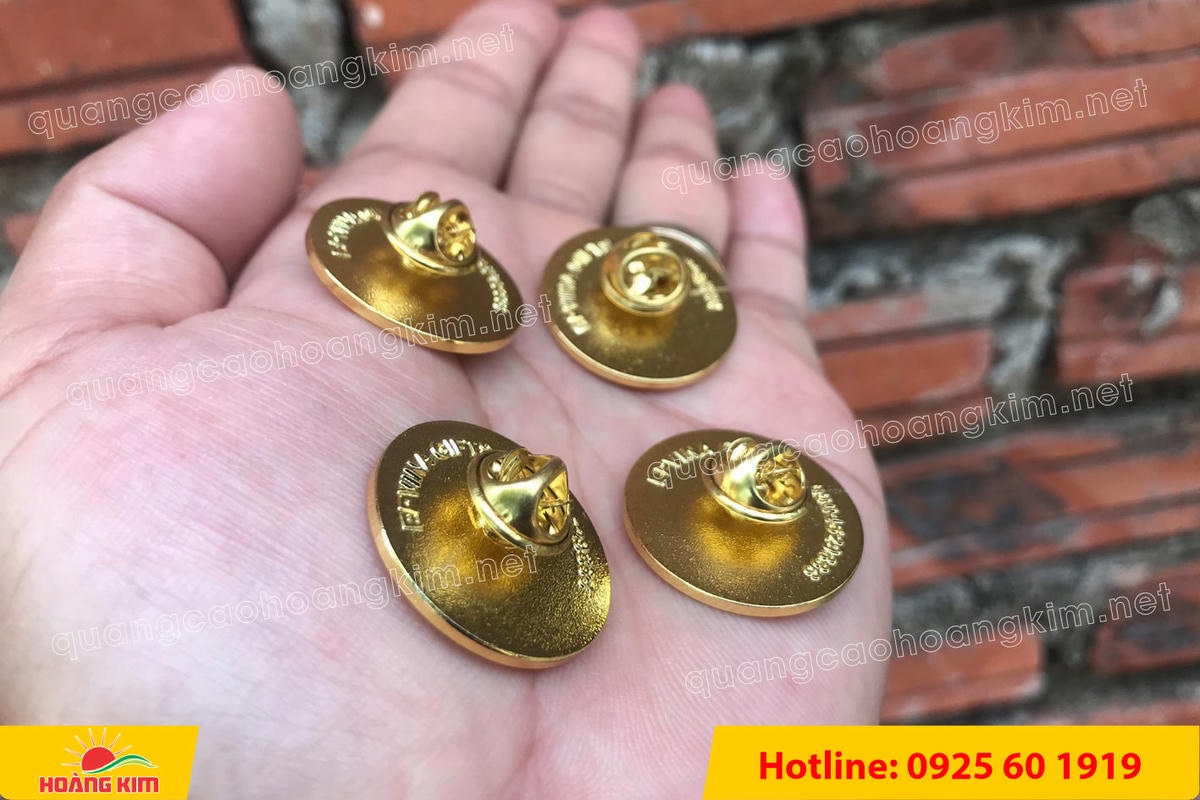 huy hieu duc ma vang dap noi 3d cao cap theo logo 52 - HUY HIỆU Đ&Uacute;C MẠ V&Agrave;NG DẬP NỔI 3D CAO CẤP THEO LOGO