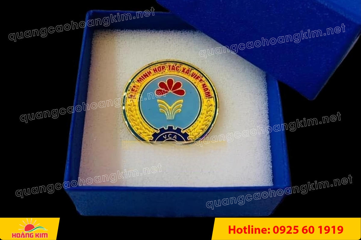 huy hieu duc ma vang dap noi 3d cao cap theo logo 57 - HUY HIỆU Đ&Uacute;C MẠ V&Agrave;NG DẬP NỔI 3D CAO CẤP THEO LOGO