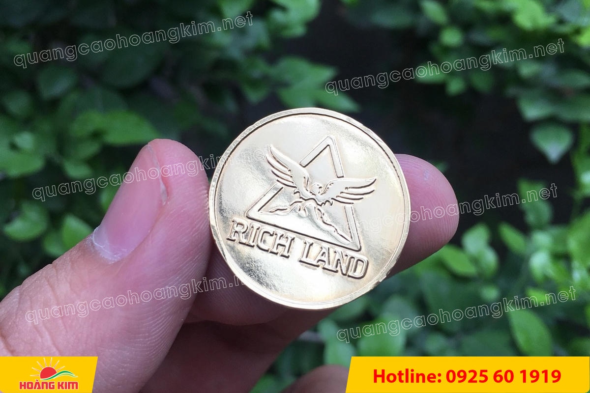 huy hieu logo duc cai ao nen vang si san ma vang 24k - HUY HIỆU MẠ V&Agrave;NG 24K CAO CẤP &ndash; Đ&Uacute;C LOGO NỀN C&Aacute;T SẦN SANG TRỌNG