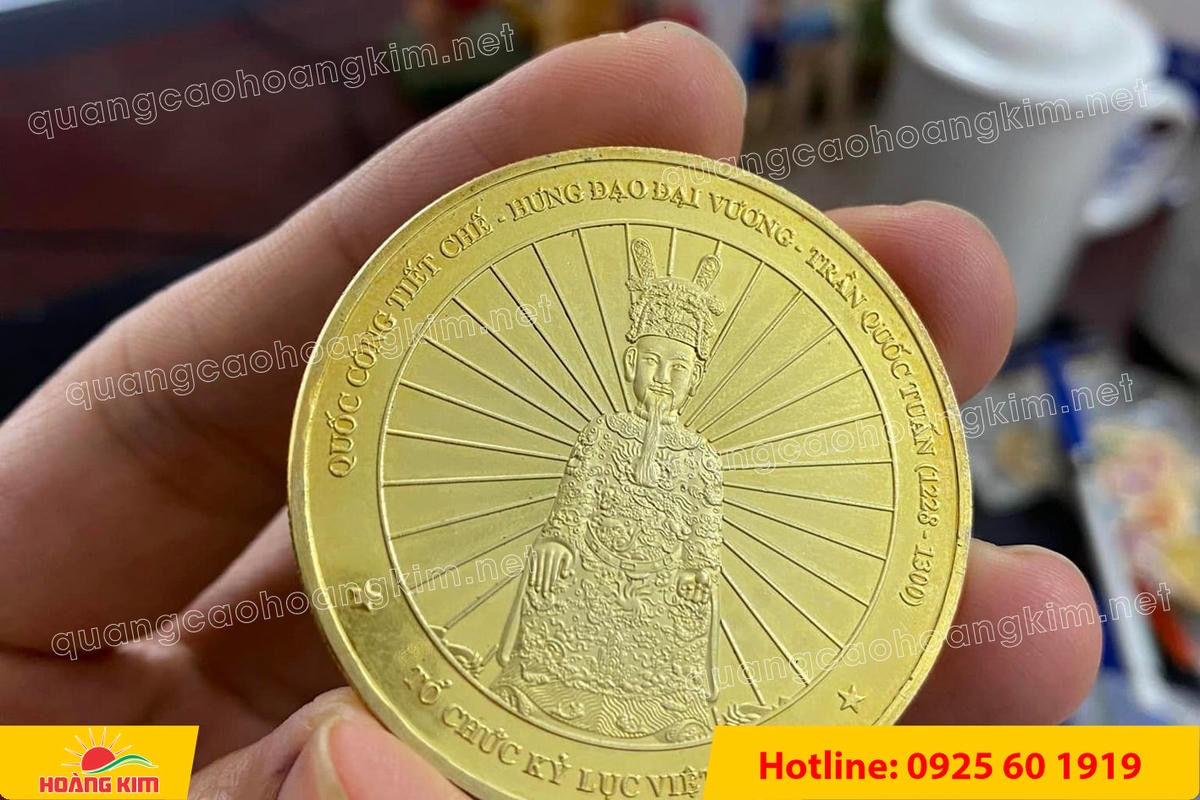 huy hieu logo duc cai ao nen vang si san ma vang 24k 101 - HUY HIỆU MẠ V&Agrave;NG 24K CAO CẤP &ndash; Đ&Uacute;C LOGO NỀN C&Aacute;T SẦN SANG TRỌNG