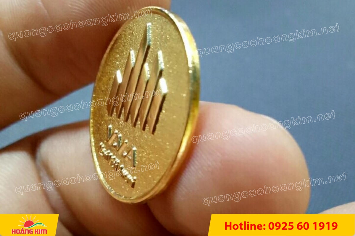 huy hieu logo duc cai ao nen vang si san ma vang 24k 114 - HUY HIỆU MẠ V&Agrave;NG 24K CAO CẤP &ndash; Đ&Uacute;C LOGO NỀN C&Aacute;T SẦN SANG TRỌNG