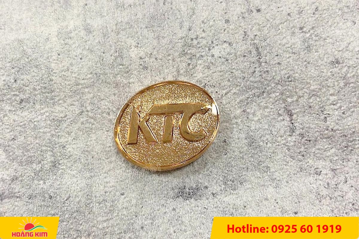 huy hieu logo duc cai ao nen vang si san ma vang 24k 118 - HUY HIỆU MẠ V&Agrave;NG 24K CAO CẤP &ndash; Đ&Uacute;C LOGO NỀN C&Aacute;T SẦN SANG TRỌNG