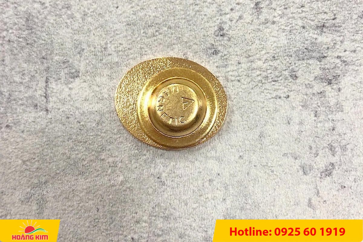 huy hieu logo duc cai ao nen vang si san ma vang 24k 119 - HUY HIỆU MẠ V&Agrave;NG 24K CAO CẤP &ndash; Đ&Uacute;C LOGO NỀN C&Aacute;T SẦN SANG TRỌNG