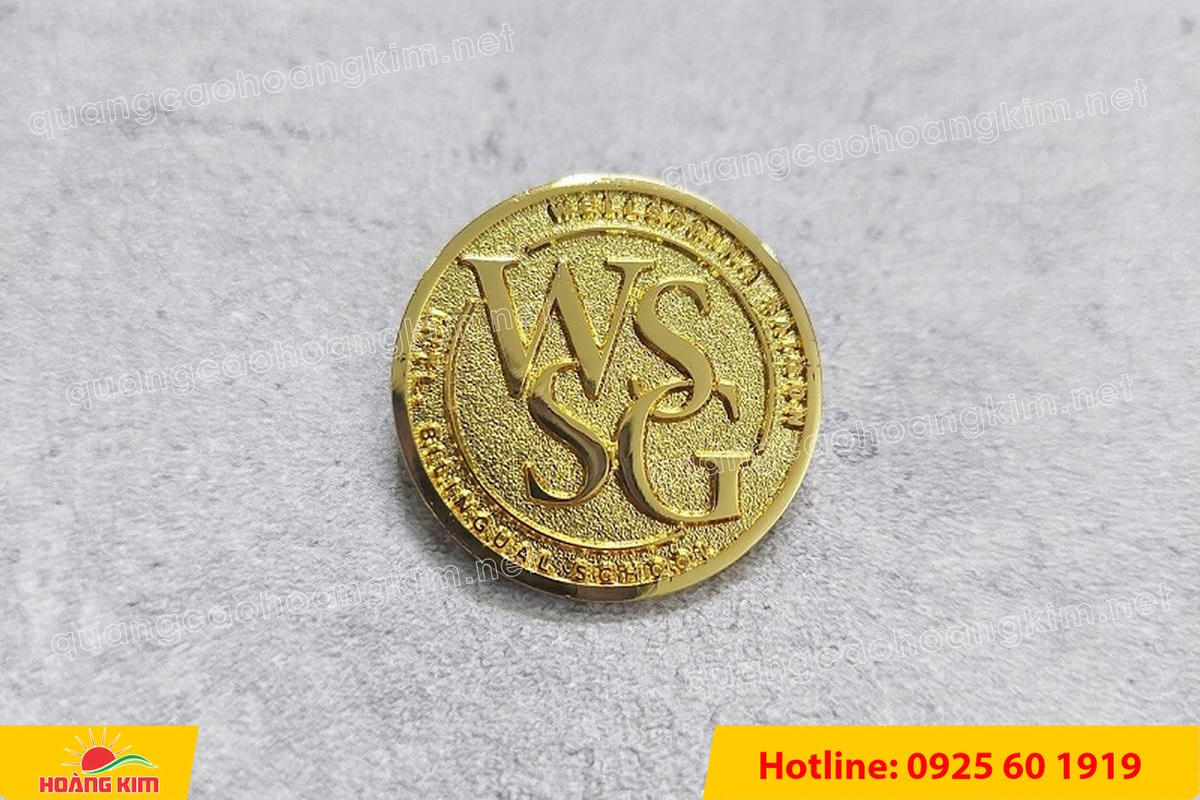 huy hieu logo duc cai ao nen vang si san ma vang 24k 121 - HUY HIỆU MẠ V&Agrave;NG 24K CAO CẤP &ndash; Đ&Uacute;C LOGO NỀN C&Aacute;T SẦN SANG TRỌNG