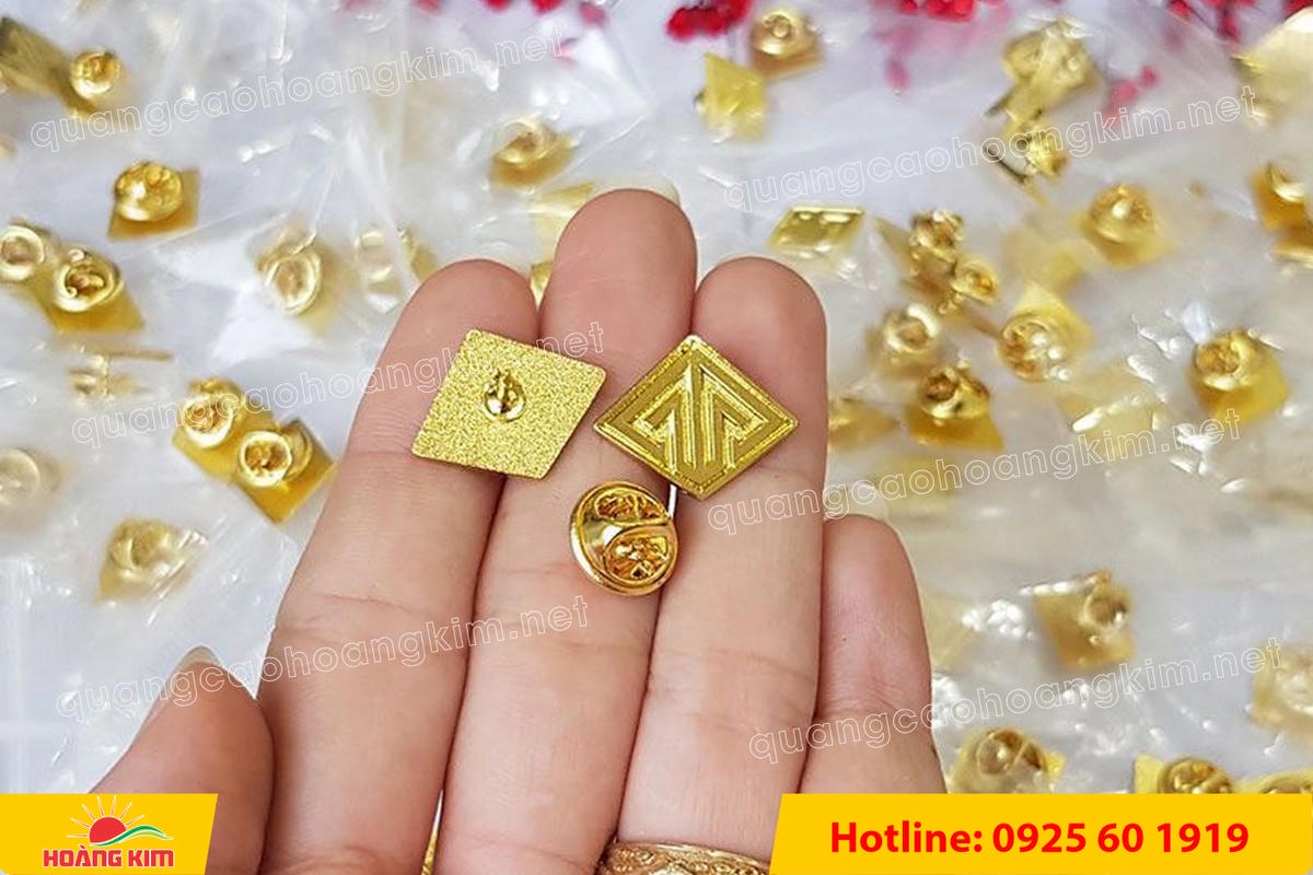 huy hieu logo duc cai ao nen vang si san ma vang 24k 132 - HUY HIỆU MẠ V&Agrave;NG 24K CAO CẤP &ndash; Đ&Uacute;C LOGO NỀN C&Aacute;T SẦN SANG TRỌNG