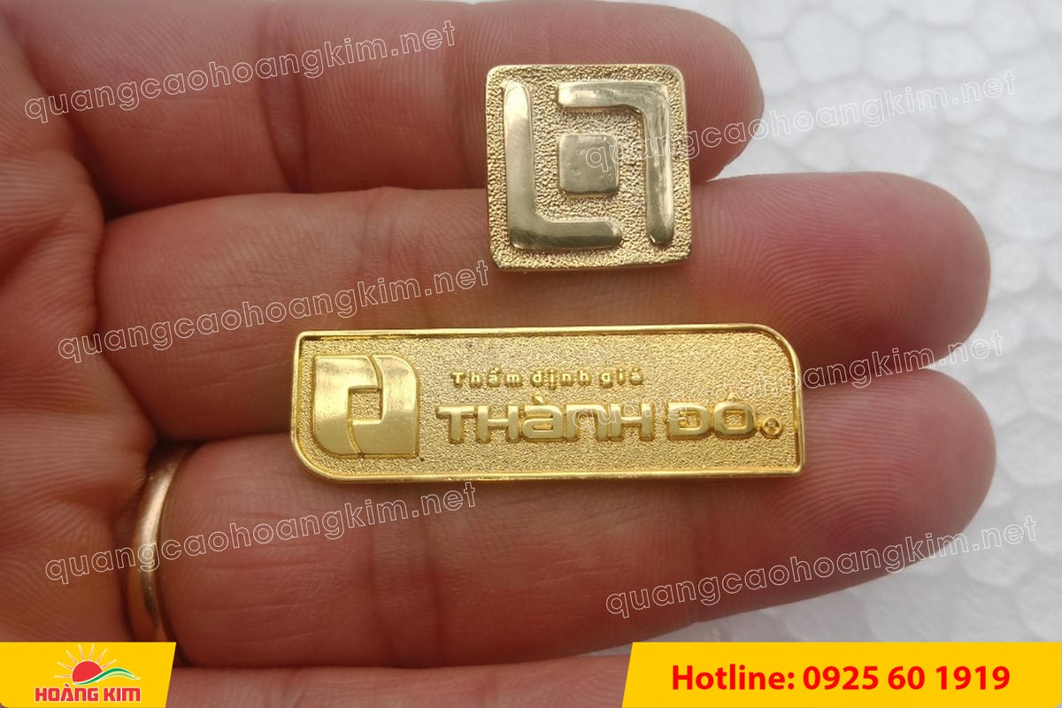 huy hieu logo duc cai ao nen vang si san ma vang 24k 137 - HUY HIỆU MẠ V&Agrave;NG 24K CAO CẤP &ndash; Đ&Uacute;C LOGO NỀN C&Aacute;T SẦN SANG TRỌNG