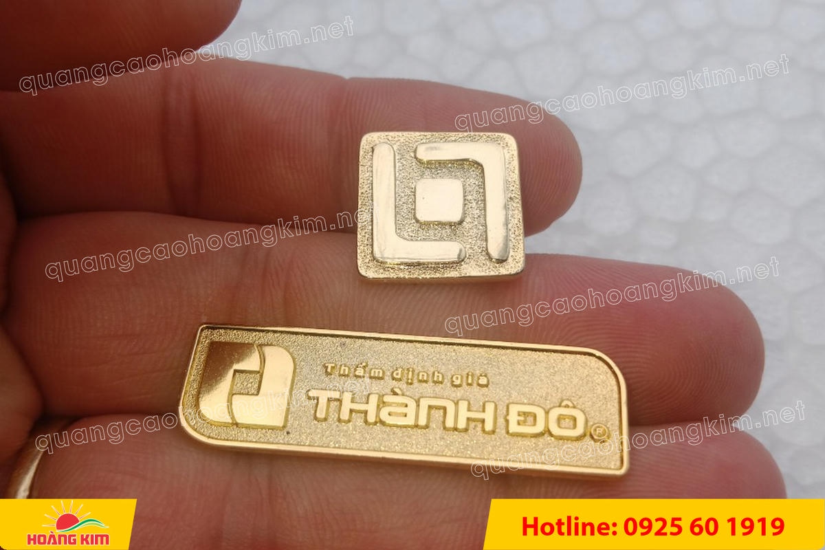 huy hieu logo duc cai ao nen vang si san ma vang 24k 138 - HUY HIỆU MẠ V&Agrave;NG 24K CAO CẤP &ndash; Đ&Uacute;C LOGO NỀN C&Aacute;T SẦN SANG TRỌNG