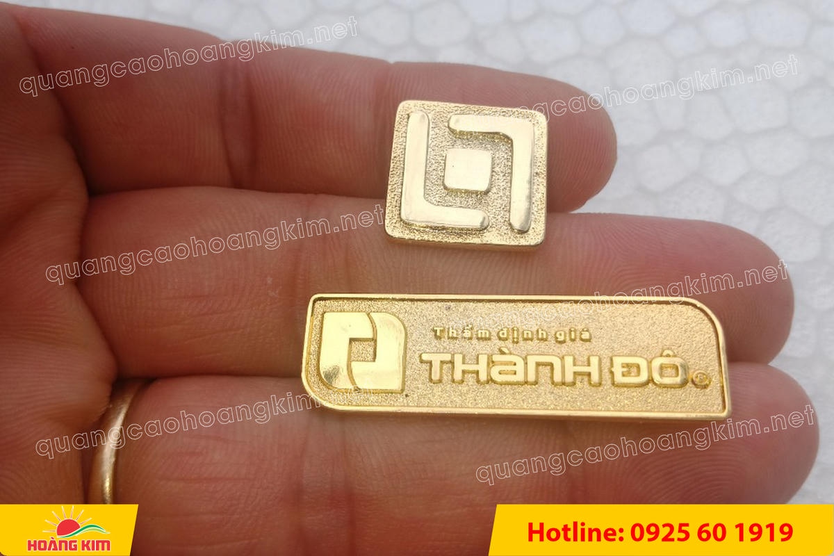 huy hieu logo duc cai ao nen vang si san ma vang 24k 139 - HUY HIỆU MẠ V&Agrave;NG 24K CAO CẤP &ndash; Đ&Uacute;C LOGO NỀN C&Aacute;T SẦN SANG TRỌNG
