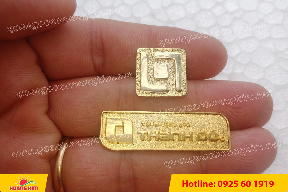 huy hieu logo duc cai ao nen vang si san ma vang 24k 141 - HUY HIỆU MẠ V&Agrave;NG 24K CAO CẤP &ndash; Đ&Uacute;C LOGO NỀN C&Aacute;T SẦN SANG TRỌNG