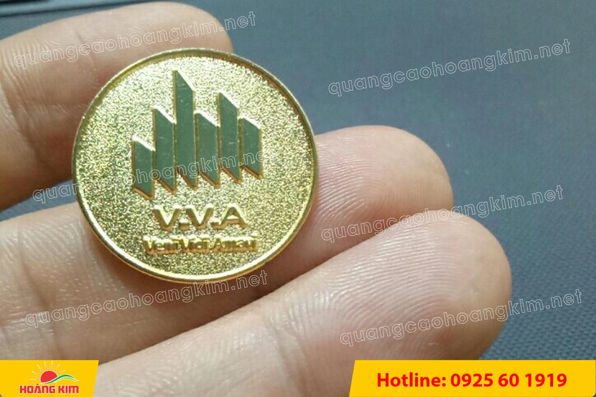huy hieu logo duc cai ao nen vang si san ma vang 24k 145 - HUY HIỆU MẠ V&Agrave;NG 24K CAO CẤP &ndash; Đ&Uacute;C LOGO NỀN C&Aacute;T SẦN SANG TRỌNG