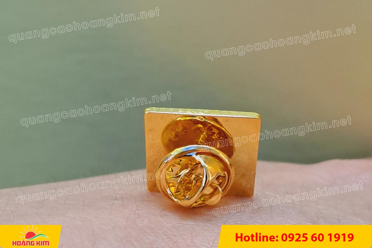 huy hieu logo duc cai ao nen vang si san ma vang 24k 147 - HUY HIỆU MẠ V&Agrave;NG 24K CAO CẤP &ndash; Đ&Uacute;C LOGO NỀN C&Aacute;T SẦN SANG TRỌNG