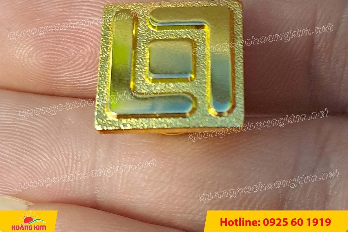 huy hieu logo duc cai ao nen vang si san ma vang 24k 153 - HUY HIỆU MẠ V&Agrave;NG 24K CAO CẤP &ndash; Đ&Uacute;C LOGO NỀN C&Aacute;T SẦN SANG TRỌNG