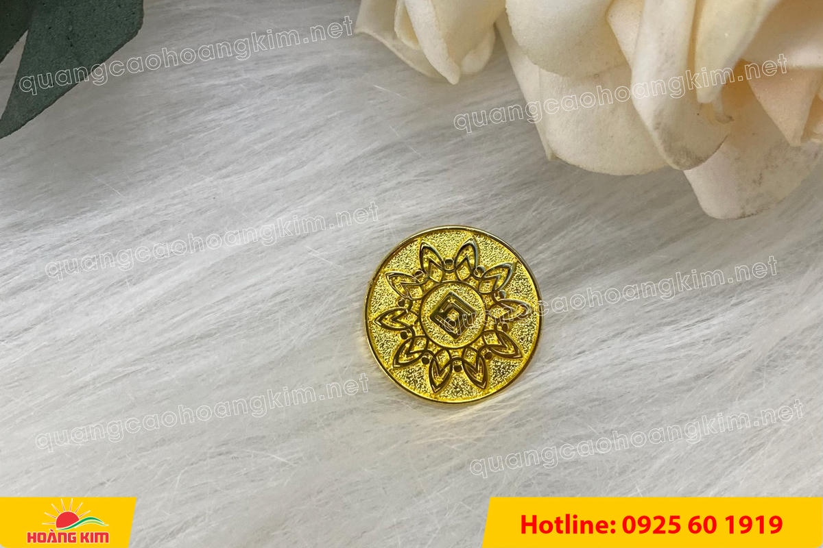 huy hieu logo duc cai ao nen vang si san ma vang 24k 155 - HUY HIỆU MẠ V&Agrave;NG 24K CAO CẤP &ndash; Đ&Uacute;C LOGO NỀN C&Aacute;T SẦN SANG TRỌNG