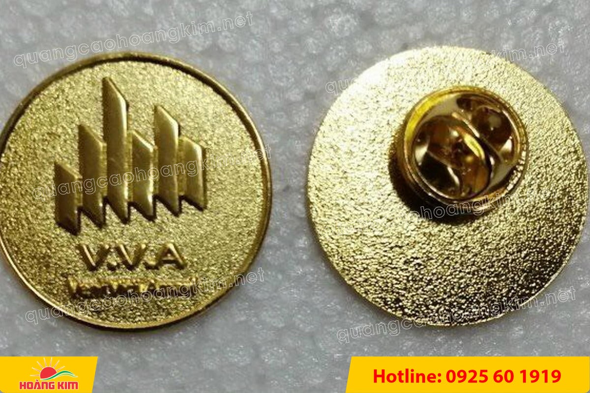 huy hieu logo duc cai ao nen vang si san ma vang 24k 161 - HUY HIỆU MẠ V&Agrave;NG 24K CAO CẤP &ndash; Đ&Uacute;C LOGO NỀN C&Aacute;T SẦN SANG TRỌNG