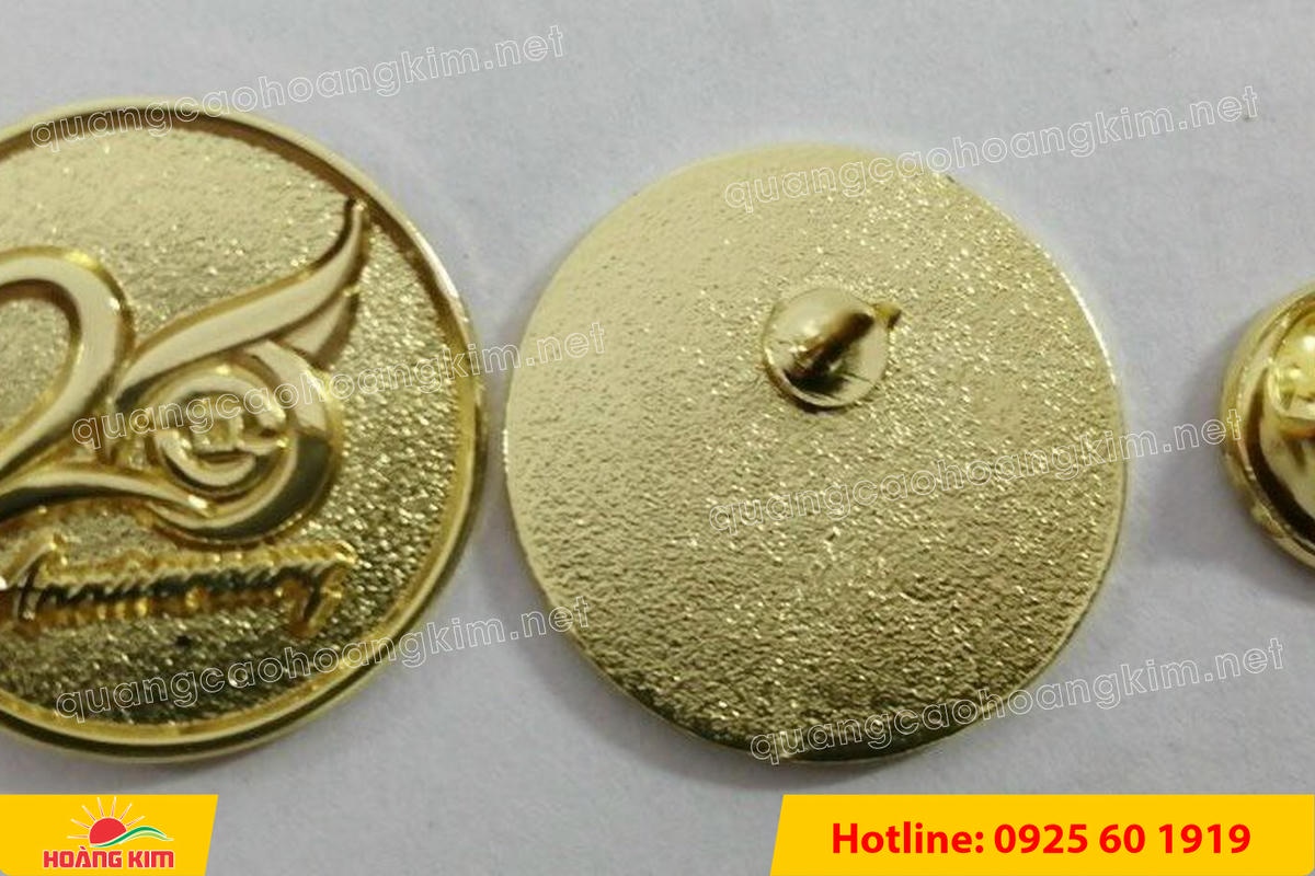 huy hieu logo duc cai ao nen vang si san ma vang 24k 162 - HUY HIỆU MẠ V&Agrave;NG 24K CAO CẤP &ndash; Đ&Uacute;C LOGO NỀN C&Aacute;T SẦN SANG TRỌNG