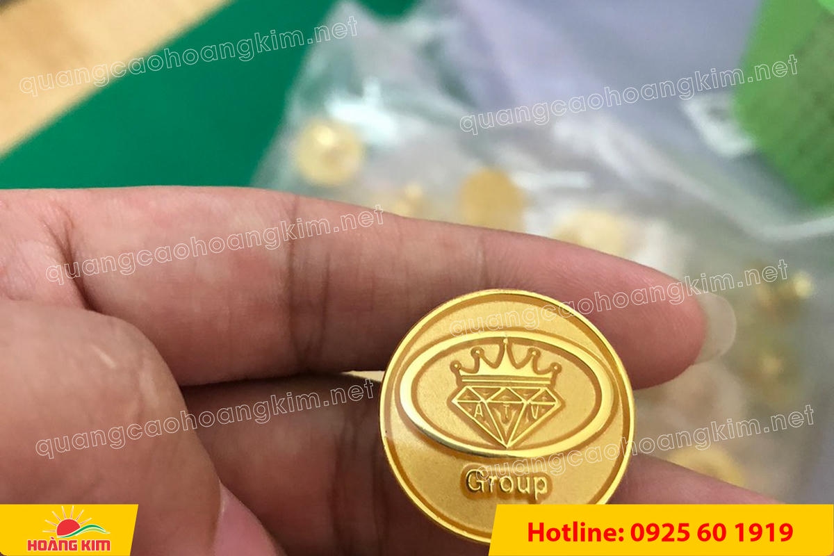 huy hieu logo duc cai ao nen vang si san ma vang 24k 163 - HUY HIỆU MẠ V&Agrave;NG 24K CAO CẤP &ndash; Đ&Uacute;C LOGO NỀN C&Aacute;T SẦN SANG TRỌNG
