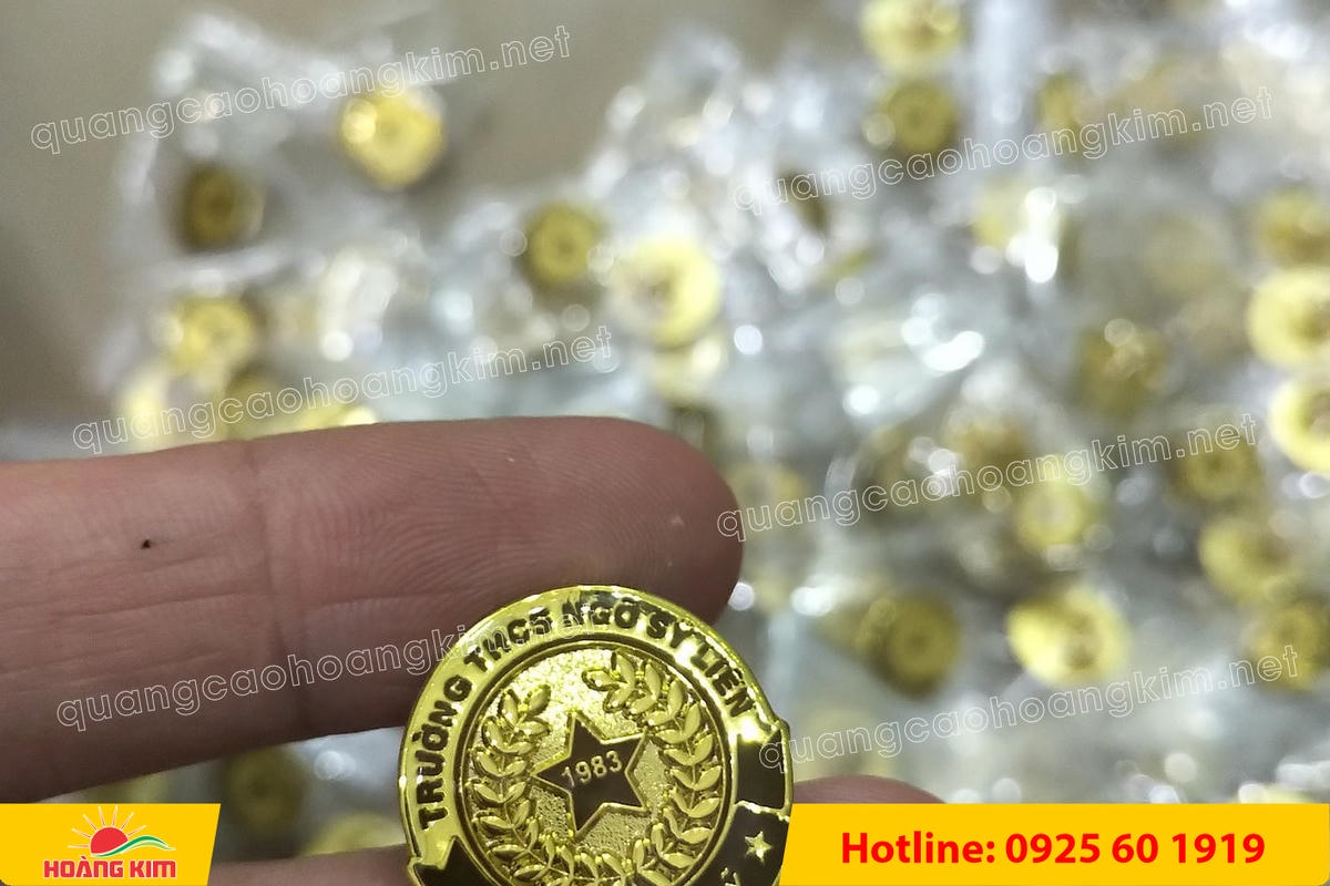 huy hieu logo duc cai ao nen vang si san ma vang 24k 18 - HUY HIỆU MẠ V&Agrave;NG 24K CAO CẤP &ndash; Đ&Uacute;C LOGO NỀN C&Aacute;T SẦN SANG TRỌNG