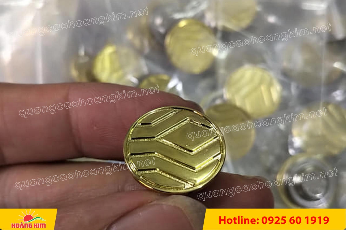 huy hieu logo duc cai ao nen vang si san ma vang 24k 19 - HUY HIỆU MẠ V&Agrave;NG 24K CAO CẤP &ndash; Đ&Uacute;C LOGO NỀN C&Aacute;T SẦN SANG TRỌNG