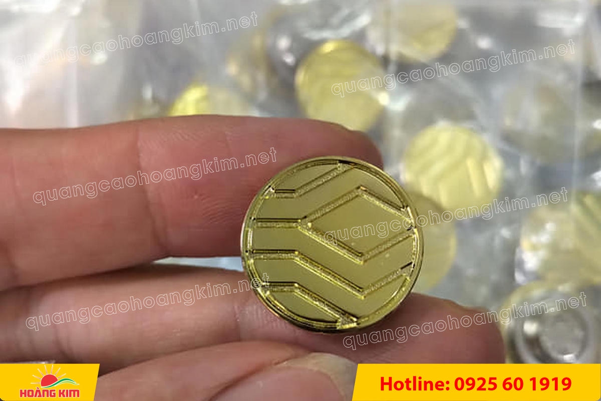 huy hieu logo duc cai ao nen vang si san ma vang 24k 22 - HUY HIỆU MẠ V&Agrave;NG 24K CAO CẤP &ndash; Đ&Uacute;C LOGO NỀN C&Aacute;T SẦN SANG TRỌNG