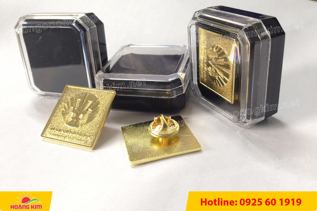 huy hieu logo duc cai ao nen vang si san ma vang 24k 24 - HUY HIỆU MẠ V&Agrave;NG 24K CAO CẤP &ndash; Đ&Uacute;C LOGO NỀN C&Aacute;T SẦN SANG TRỌNG