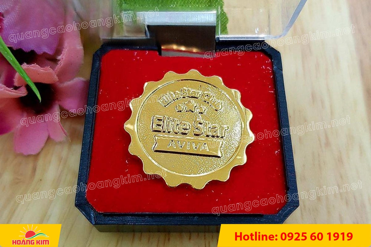 huy hieu logo duc cai ao nen vang si san ma vang 24k 26 - HUY HIỆU MẠ V&Agrave;NG 24K CAO CẤP &ndash; Đ&Uacute;C LOGO NỀN C&Aacute;T SẦN SANG TRỌNG