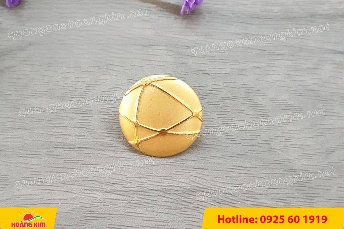 huy hieu logo duc cai ao nen vang si san ma vang 24k 30 - HUY HIỆU MẠ V&Agrave;NG 24K CAO CẤP &ndash; Đ&Uacute;C LOGO NỀN C&Aacute;T SẦN SANG TRỌNG