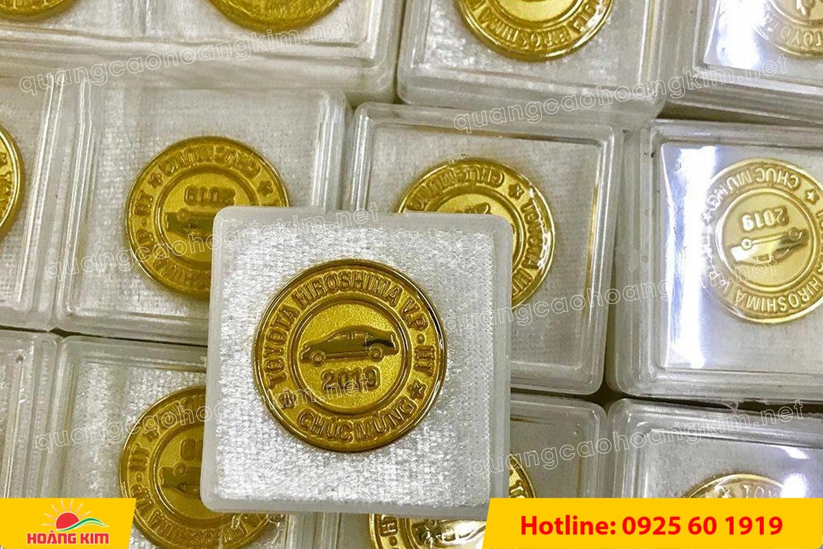 huy hieu logo duc cai ao nen vang si san ma vang 24k 31 - HUY HIỆU MẠ V&Agrave;NG 24K CAO CẤP &ndash; Đ&Uacute;C LOGO NỀN C&Aacute;T SẦN SANG TRỌNG