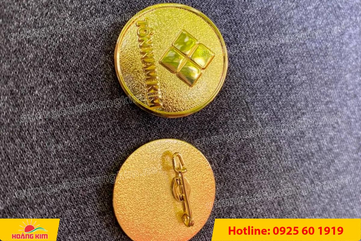 huy hieu logo duc cai ao nen vang si san ma vang 24k 32 - HUY HIỆU MẠ V&Agrave;NG 24K CAO CẤP &ndash; Đ&Uacute;C LOGO NỀN C&Aacute;T SẦN SANG TRỌNG