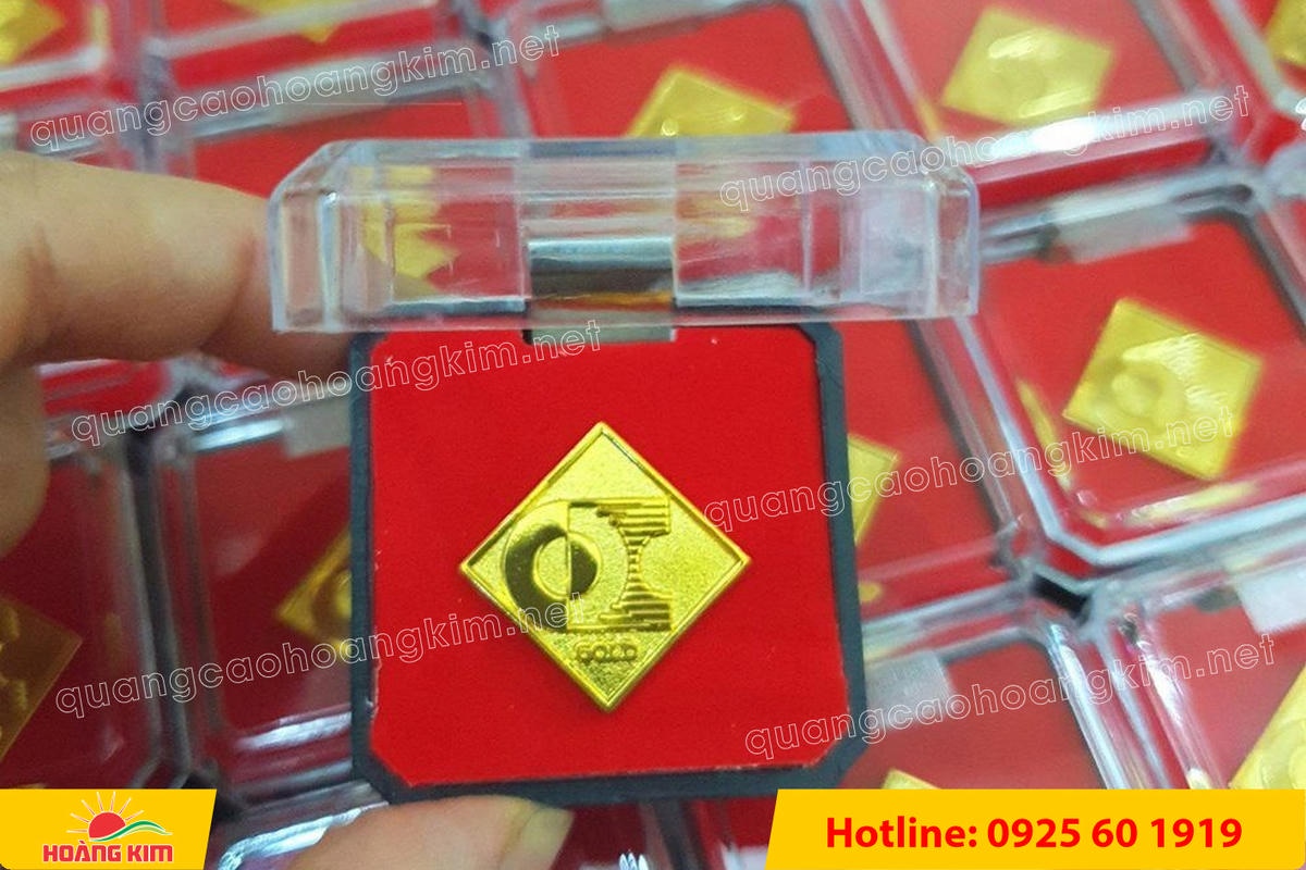 huy hieu logo duc cai ao nen vang si san ma vang 24k 43 - HUY HIỆU MẠ V&Agrave;NG 24K CAO CẤP &ndash; Đ&Uacute;C LOGO NỀN C&Aacute;T SẦN SANG TRỌNG