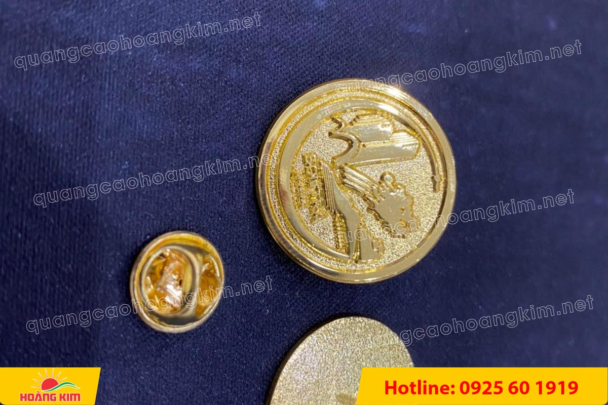 huy hieu logo duc cai ao nen vang si san ma vang 24k 46 - HUY HIỆU MẠ V&Agrave;NG 24K CAO CẤP &ndash; Đ&Uacute;C LOGO NỀN C&Aacute;T SẦN SANG TRỌNG