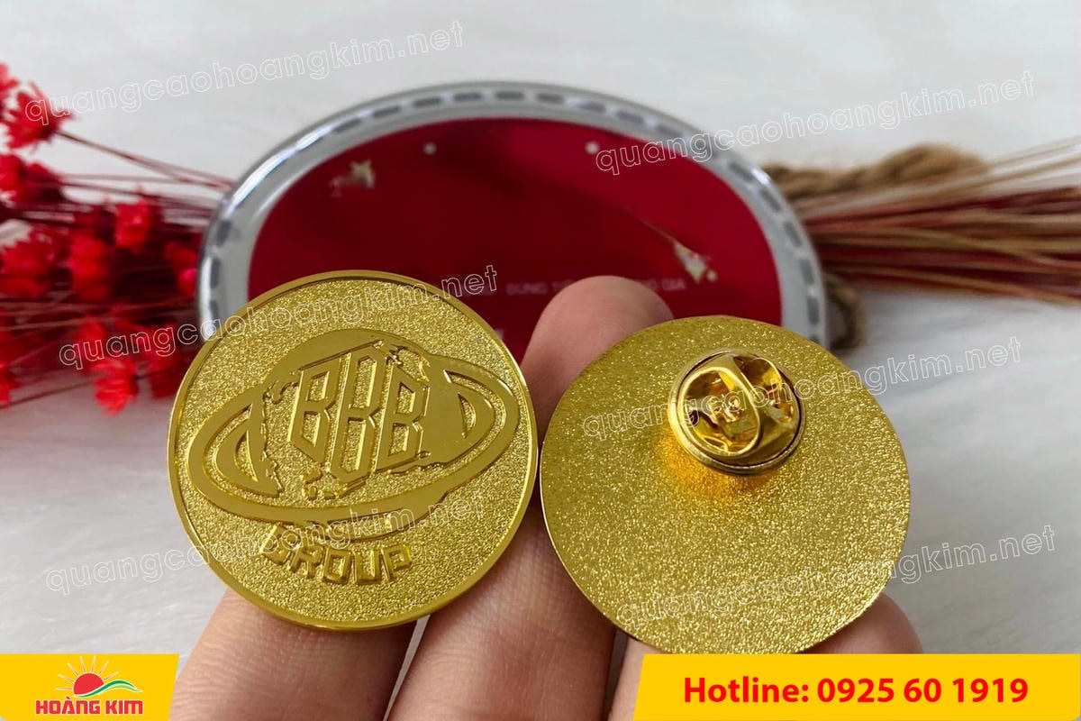 huy hieu logo duc cai ao nen vang si san ma vang 24k 49 - HUY HIỆU MẠ V&Agrave;NG 24K CAO CẤP &ndash; Đ&Uacute;C LOGO NỀN C&Aacute;T SẦN SANG TRỌNG