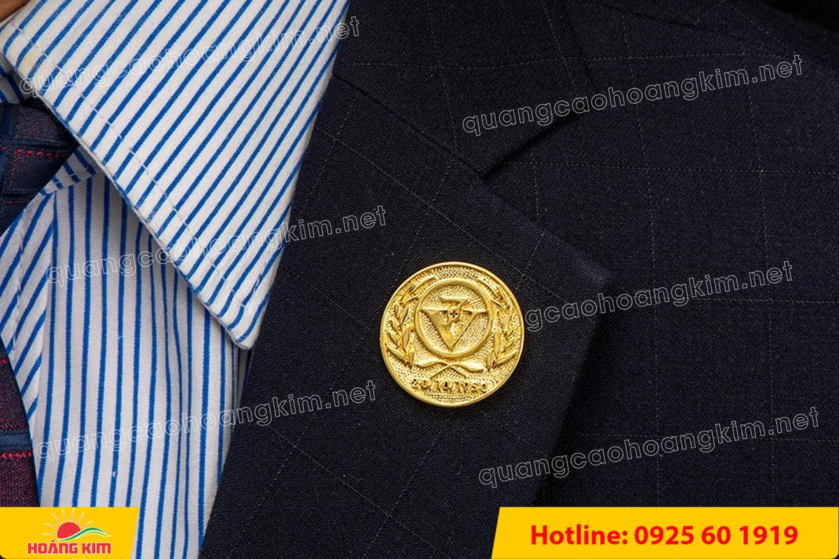 huy hieu logo duc cai ao nen vang si san ma vang 24k 51 - HUY HIỆU MẠ V&Agrave;NG 24K CAO CẤP &ndash; Đ&Uacute;C LOGO NỀN C&Aacute;T SẦN SANG TRỌNG