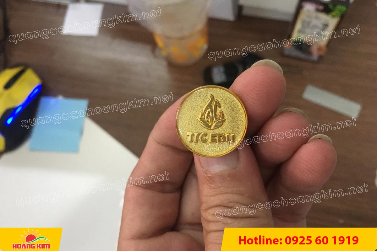 huy hieu logo duc cai ao nen vang si san ma vang 24k 53 - HUY HIỆU MẠ V&Agrave;NG 24K CAO CẤP &ndash; Đ&Uacute;C LOGO NỀN C&Aacute;T SẦN SANG TRỌNG