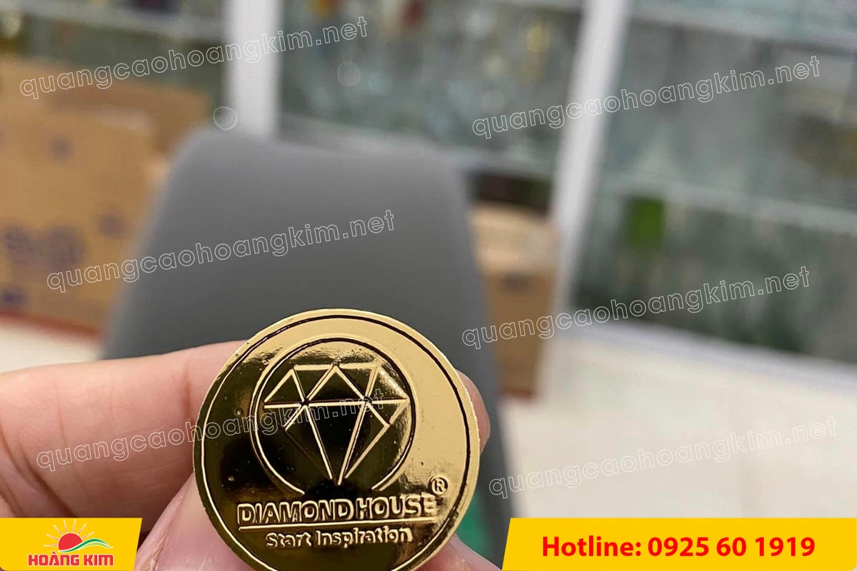 huy hieu logo duc cai ao nen vang si san ma vang 24k 56 - HUY HIỆU MẠ V&Agrave;NG 24K CAO CẤP &ndash; Đ&Uacute;C LOGO NỀN C&Aacute;T SẦN SANG TRỌNG