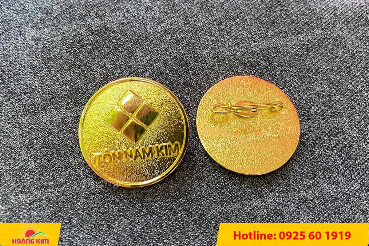 huy hieu logo duc cai ao nen vang si san ma vang 24k 61 - HUY HIỆU MẠ V&Agrave;NG 24K CAO CẤP &ndash; Đ&Uacute;C LOGO NỀN C&Aacute;T SẦN SANG TRỌNG