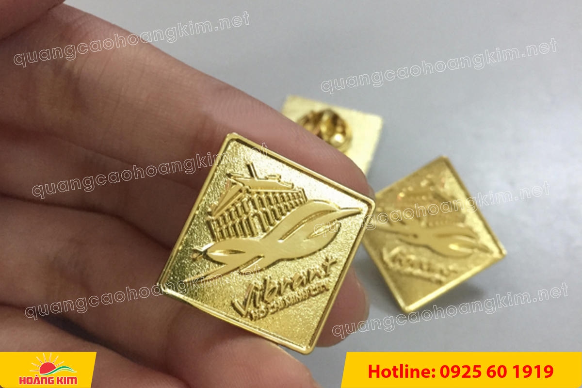 huy hieu logo duc cai ao nen vang si san ma vang 24k 7 - HUY HIỆU MẠ V&Agrave;NG 24K CAO CẤP &ndash; Đ&Uacute;C LOGO NỀN C&Aacute;T SẦN SANG TRỌNG