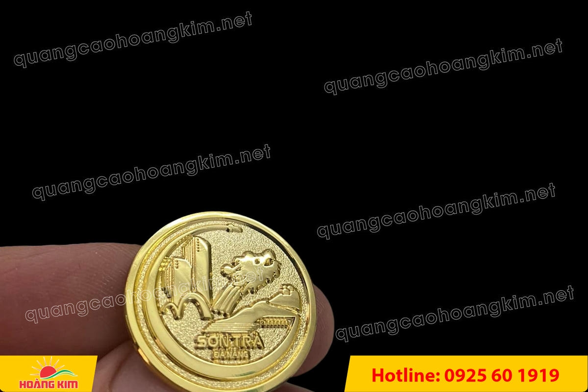 huy hieu logo duc cai ao nen vang si san ma vang 24k 70 - HUY HIỆU MẠ V&Agrave;NG 24K CAO CẤP &ndash; Đ&Uacute;C LOGO NỀN C&Aacute;T SẦN SANG TRỌNG