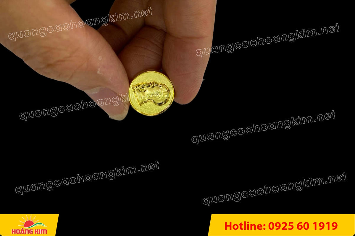 huy hieu logo duc cai ao nen vang si san ma vang 24k 75 - HUY HIỆU MẠ V&Agrave;NG 24K CAO CẤP &ndash; Đ&Uacute;C LOGO NỀN C&Aacute;T SẦN SANG TRỌNG