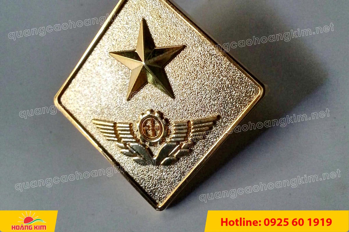 huy hieu logo duc cai ao nen vang si san ma vang 24k 8 - HUY HIỆU MẠ V&Agrave;NG 24K CAO CẤP &ndash; Đ&Uacute;C LOGO NỀN C&Aacute;T SẦN SANG TRỌNG