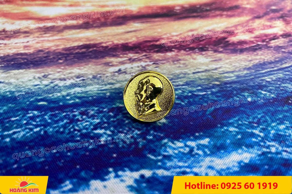 huy hieu logo duc cai ao nen vang si san ma vang 24k 82 - HUY HIỆU MẠ V&Agrave;NG 24K CAO CẤP &ndash; Đ&Uacute;C LOGO NỀN C&Aacute;T SẦN SANG TRỌNG