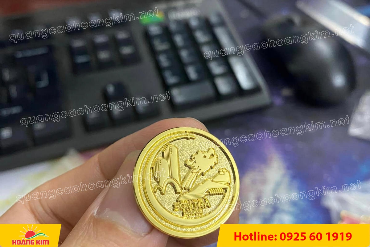 huy hieu logo duc cai ao nen vang si san ma vang 24k 83 - HUY HIỆU MẠ V&Agrave;NG 24K CAO CẤP &ndash; Đ&Uacute;C LOGO NỀN C&Aacute;T SẦN SANG TRỌNG