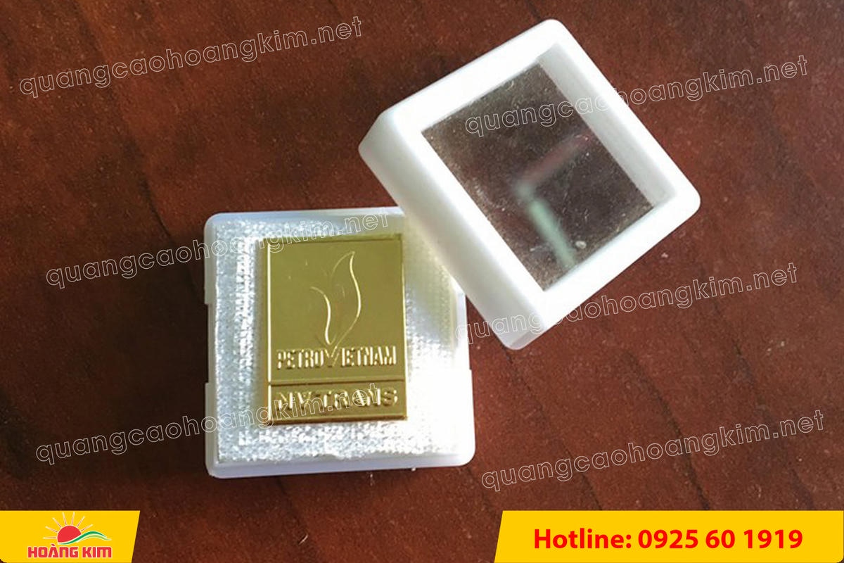 huy hieu logo duc cai ao nen vang si san ma vang 24k 9 - HUY HIỆU MẠ V&Agrave;NG 24K CAO CẤP &ndash; Đ&Uacute;C LOGO NỀN C&Aacute;T SẦN SANG TRỌNG