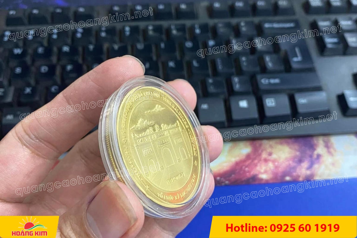 huy hieu logo duc cai ao nen vang si san ma vang 24k 96 - HUY HIỆU MẠ V&Agrave;NG 24K CAO CẤP &ndash; Đ&Uacute;C LOGO NỀN C&Aacute;T SẦN SANG TRỌNG