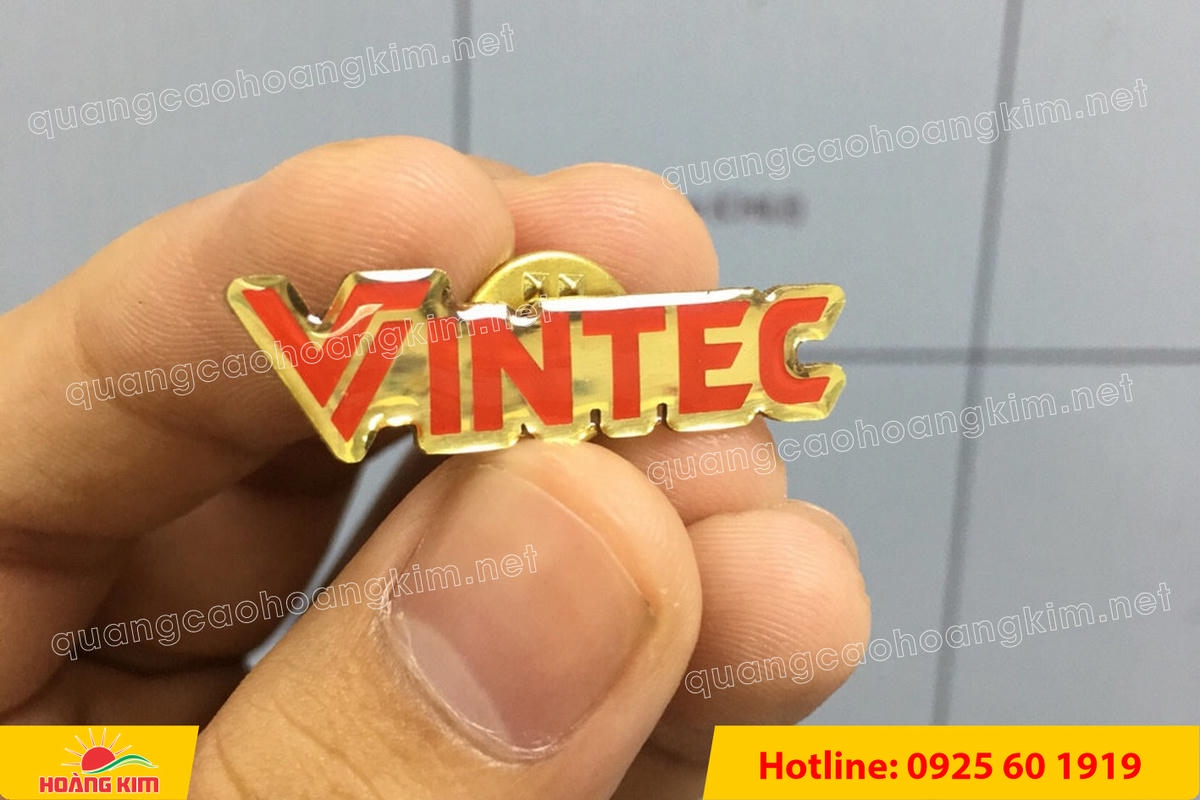 HUY HIỆU ĐỒNG CÀI ÁO CẮT BẾ THEO LOGO KHÔNG MẠ – GIÁ XƯỞNG, LÀM NHANH huy hieu dong cai ao cat be theo logo khong ma - HUY HIỆU ĐỒNG CÀI ÁO CẮT BẾ THEO LOGO KHÔNG MẠ – GIÁ XƯỞNG, LÀM NHANH