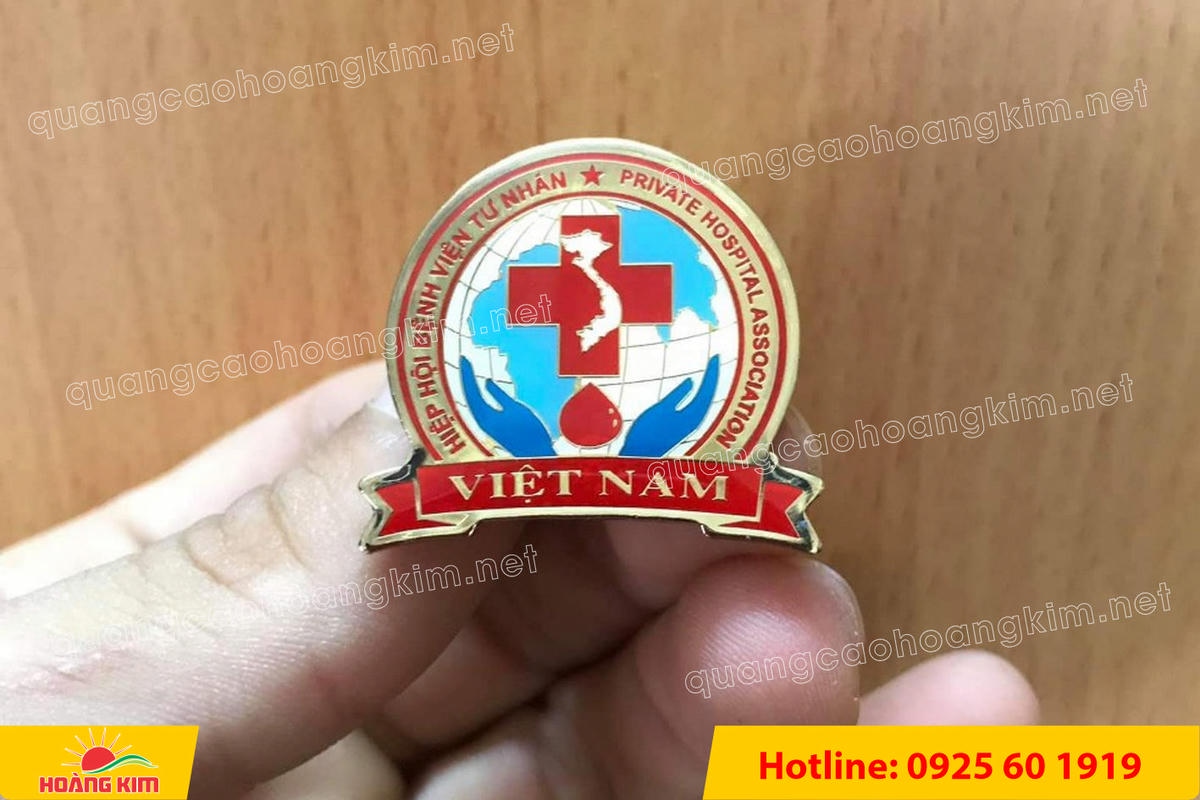 HUY HIỆU ĐỒNG CÀI ÁO CẮT BẾ THEO LOGO KHÔNG MẠ – GIÁ XƯỞNG, LÀM NHANH huy hieu dong cai ao cat be theo logo khong ma 109 - HUY HIỆU ĐỒNG CÀI ÁO CẮT BẾ THEO LOGO KHÔNG MẠ – GIÁ XƯỞNG, LÀM NHANH