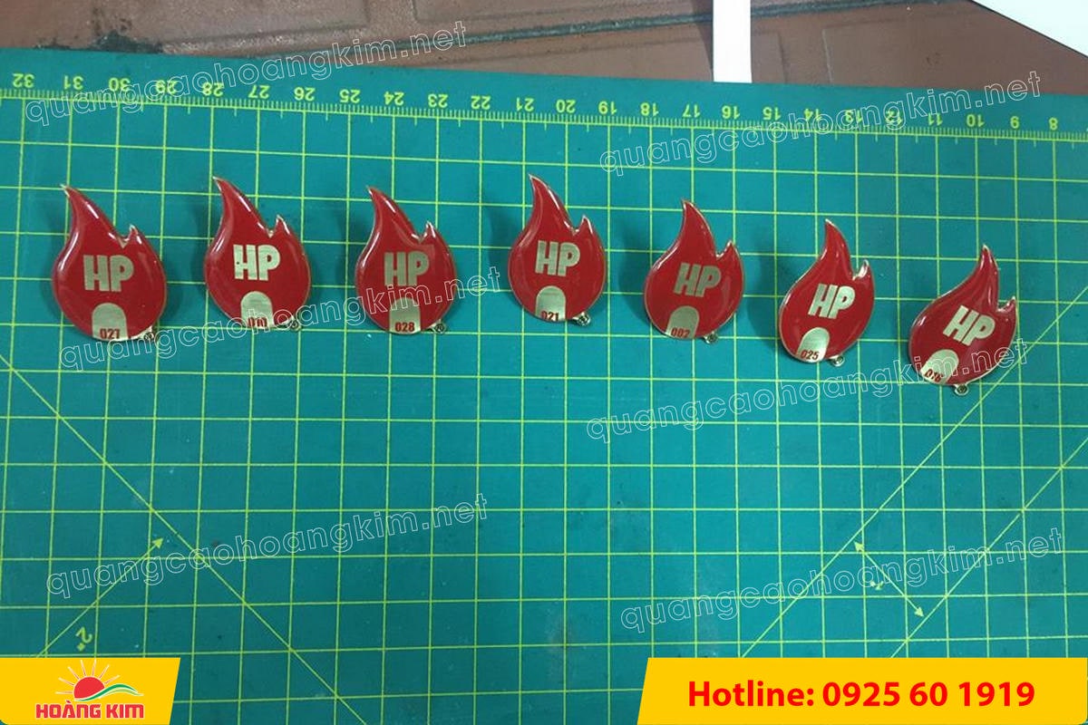 HUY HIỆU ĐỒNG CÀI ÁO CẮT BẾ THEO LOGO KHÔNG MẠ – GIÁ XƯỞNG, LÀM NHANH huy hieu dong cai ao cat be theo logo khong ma 24 - HUY HIỆU ĐỒNG CÀI ÁO CẮT BẾ THEO LOGO KHÔNG MẠ – GIÁ XƯỞNG, LÀM NHANH